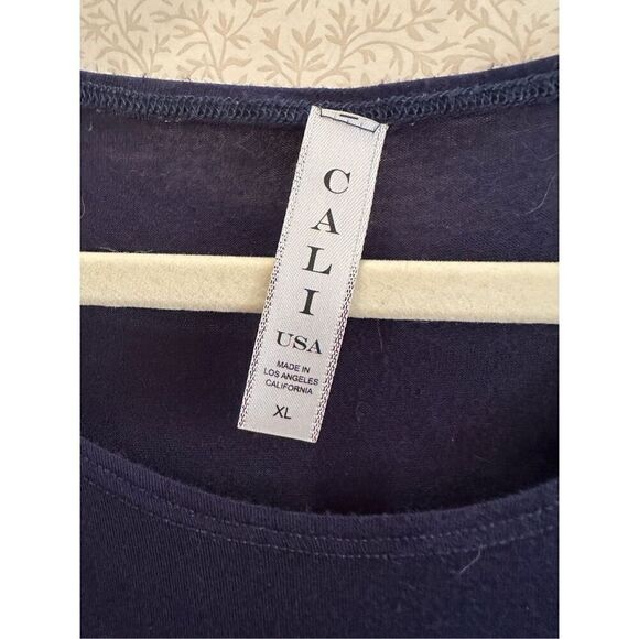 Cali cold shoulder long sleeve tee - Picture 3 of 4